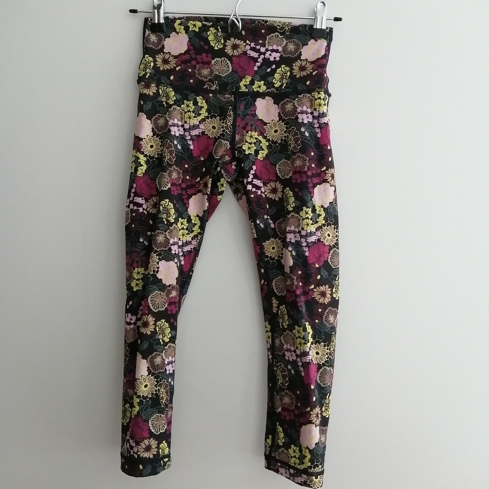 Lululemon Wunder Under Leggings 21 Inch Crop High Rise Black Floral Size 4